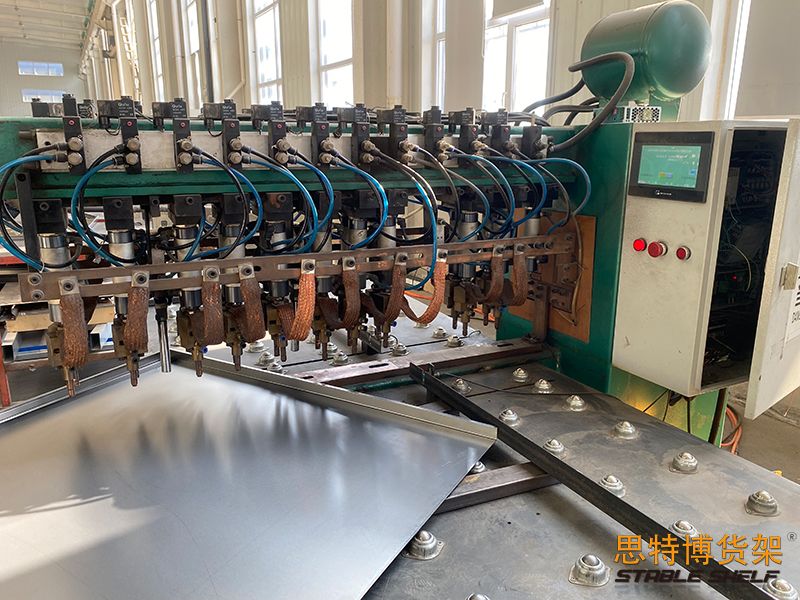 沖孔機(jī)設(shè)備