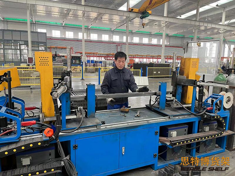 沖孔機(jī)設(shè)備1