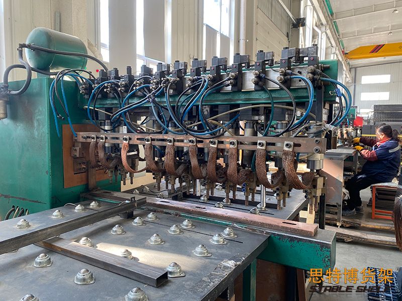 沖孔機(jī)設(shè)備4